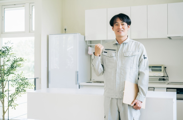 リビングにいる業者の男性