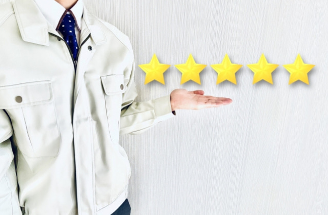 作業服の男性と星5つ