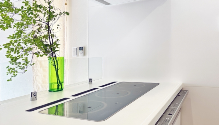 きれいに片づけられた理想のIHキッチン