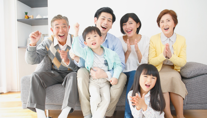 二世帯住宅で過ごす笑顔のご家族