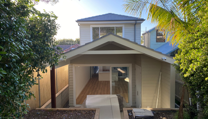 二世帯住宅リフォームを行う工事の様子