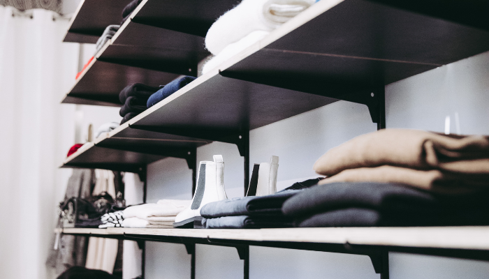 おしゃれに飾られたオープンクローゼット