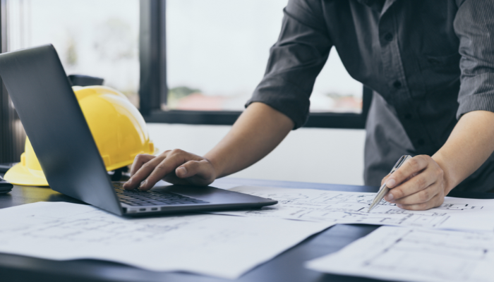 PCでリフォームの内容を提案する業者