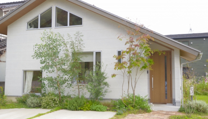 北欧風玄関の住宅